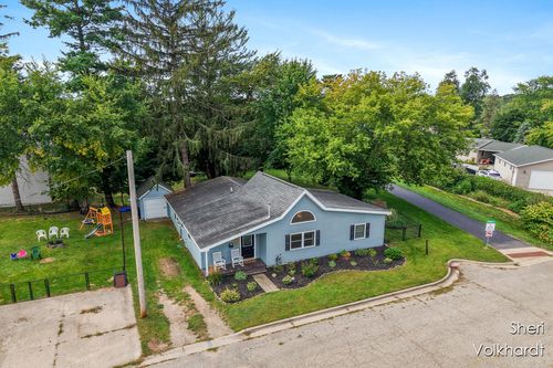 509 Congress St, Belding, MI, 48809-1615 | Card Image