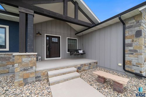 709 E Piping Rock Ln, Sioux Falls, SD, 57108-8613 | Card Image