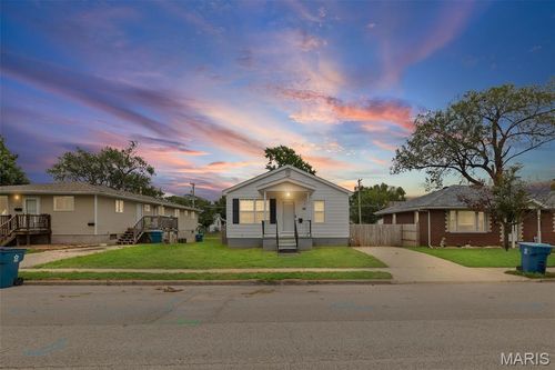 833 State St, Wood River, IL, 62095-1147 | Card Image