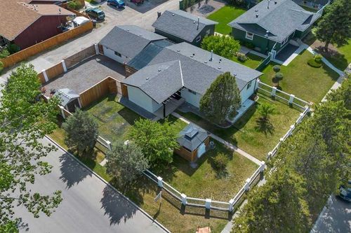 933 Macleod Trail Sw, High River, AB, T1V1C2 | Card Image