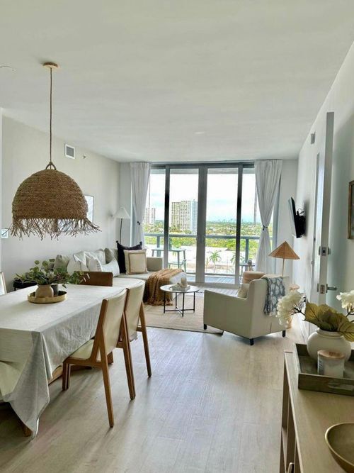 r1010-2602 E Hallandale Beach Blvd, Hallandale Beach, FL, 33009-4819 | Card Image