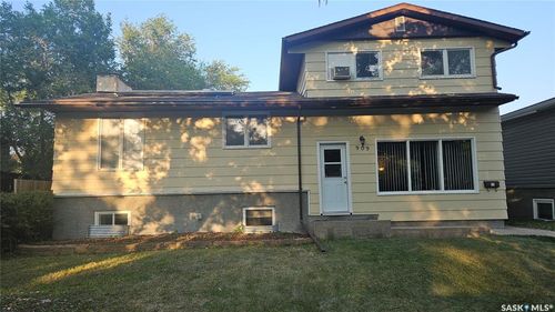 909 Forget St, Regina, SK, S4T4X7 | Card Image