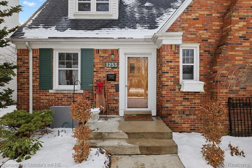 1253 Grayton St, Grosse Pointe Park, MI, 48230-1163 | Card Image
