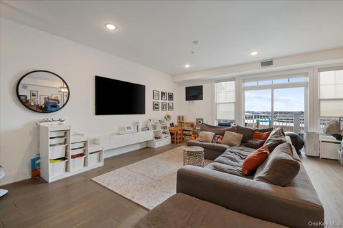 422-422 Marina Pointe Dr, East Rockaway, NY, 11518-2070 | Card Image