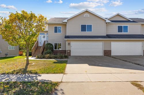 352 Windflower Ln, Solon, IA, 52333-9454 | Card Image