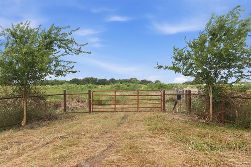 990 Lcr 610, Mart, TX, 76664-5577 | Card Image
