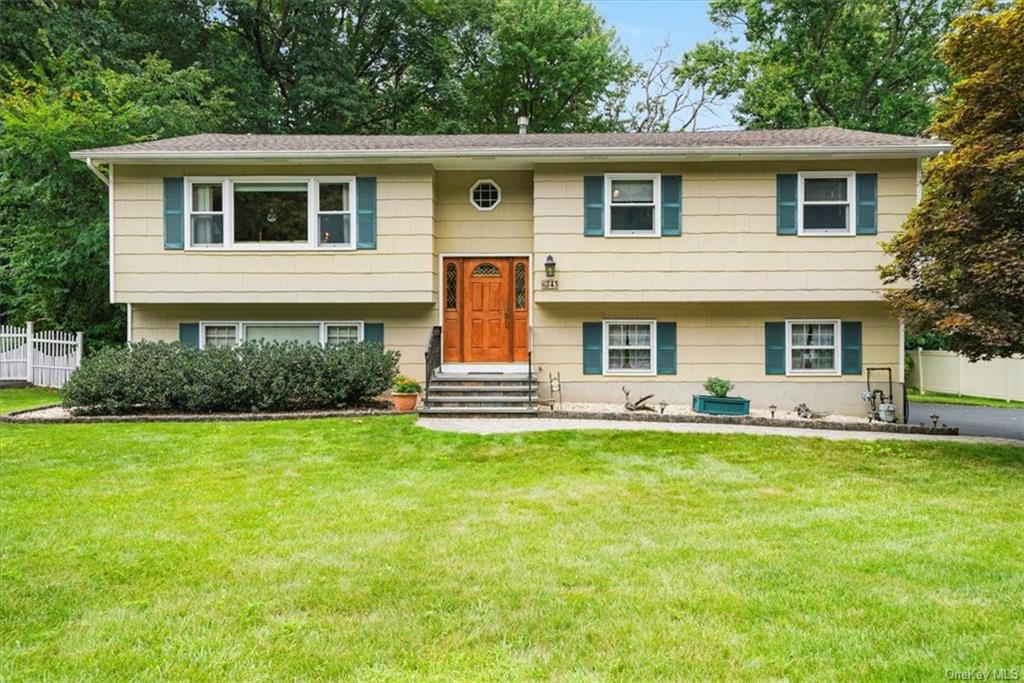 Maplewood Blvd, Suffern, NY 10901