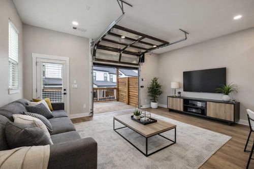 170 Stonecrest Dr, Nashville, TN, 37209-5236 | Card Image