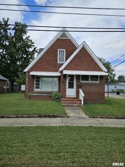 405 S Logan St, West Frankfort, IL, 62896-2631 | Card Image