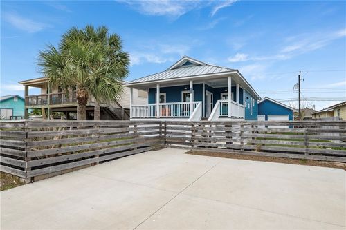 512 S Station St, Port Aransas, TX, 78373-5221 | Card Image