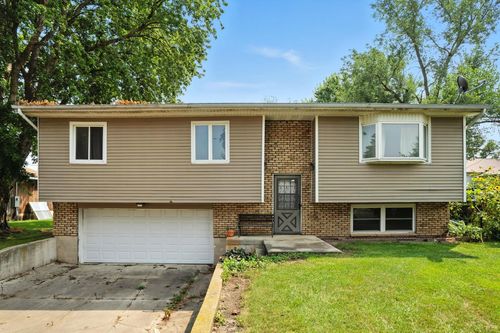 304 1st St, Elma, IA, 50628-8030 | Card Image