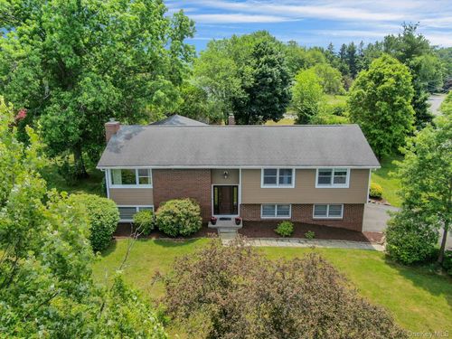 18 Hickory Dr, Campbell Hall, NY, 10916-3327 | Card Image