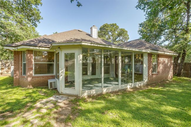 692 High Crest Dr, House other with 3 bedrooms, 2 bathrooms and null parking in Azle TX | Image 36