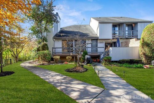 32 Magnolia Ct, MONMOUTH JUNCTION, NJ, 08852-2333 | Card Image