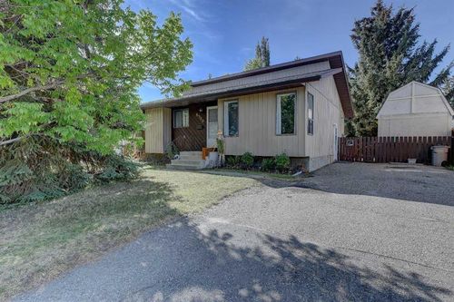 6910 94 St, Grande Prairie, AB, T8V5S8 | Card Image