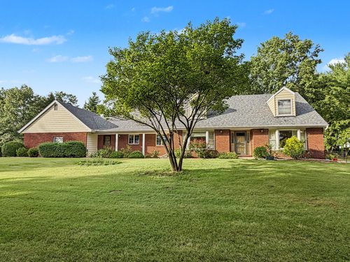 2016 E 2100 North Rd, Watseka, IL, 60970-6021 | Card Image