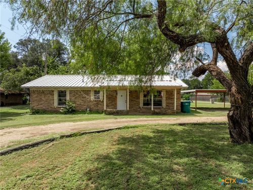 202 Bluebonnet St, Gatesville, TX, 76528-3001 | Card Image