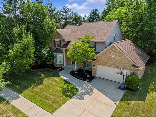 550 Fairfield Ct, Canton, MI, 48188-1075 | Card Image