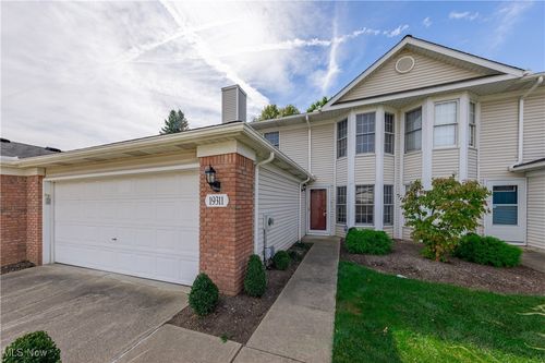 19311 Bradford Ct, Strongsville, OH, 44149-6068 | Card Image