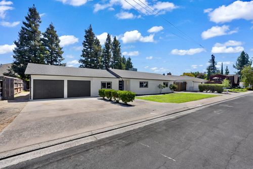 1424 La Salle Dr, Turlock, CA, 95382-2123 | Card Image
