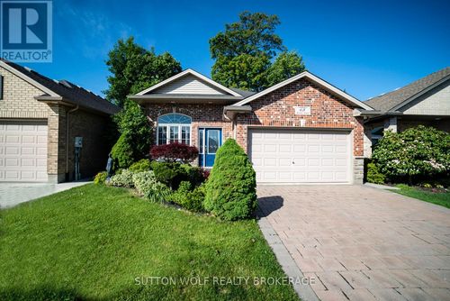 68 Bridle Path, Strathroy, ON, N7G4K3 | Card Image