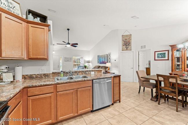 Dining Area | Image 16