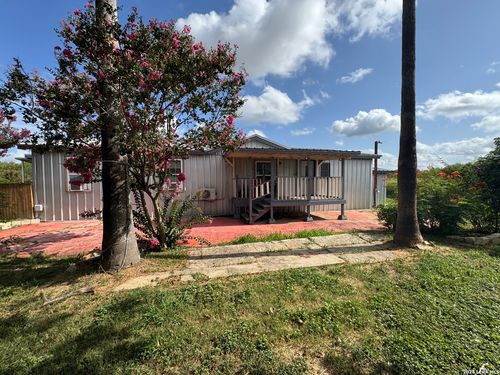 3-8325 Fm 327, Elmendorf, TX, 78112-5722 | Card Image