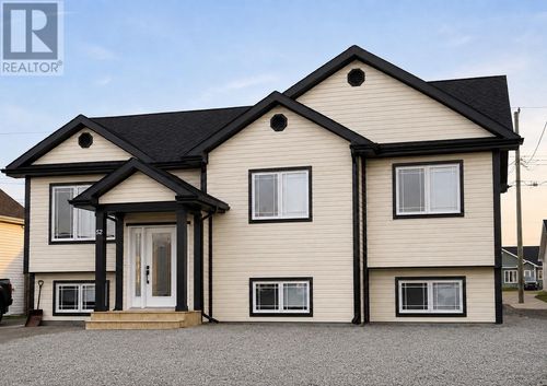 5 Blandford St, House with 3 bedrooms, 2 bathrooms and null parking in Gander NL | Card Image