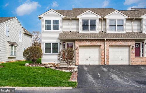 311 Windsor Pl, Macungie, PA, 18062-1812 | Card Image