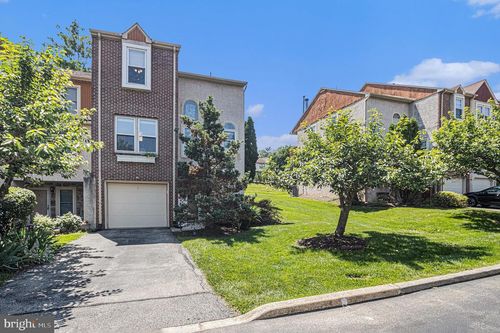 8 Forsythia Ct, LAFAYETTE HILL, PA, 19444-2504 | Card Image