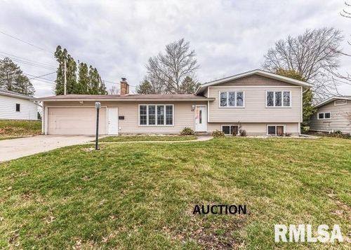 923 Ellen St, Cedar Falls, IA, 50613-2362 | Card Image