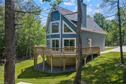 686 Sweet Water Rd, Boomer, NC, 28606-9279 | Card Image