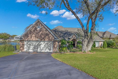 107 W Lake St, Montgomery, TX, 77356-5879 | Card Image