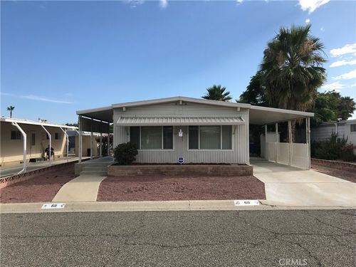 611 Santa Clara Cir, Hemet, CA, 92543-6958 | Card Image