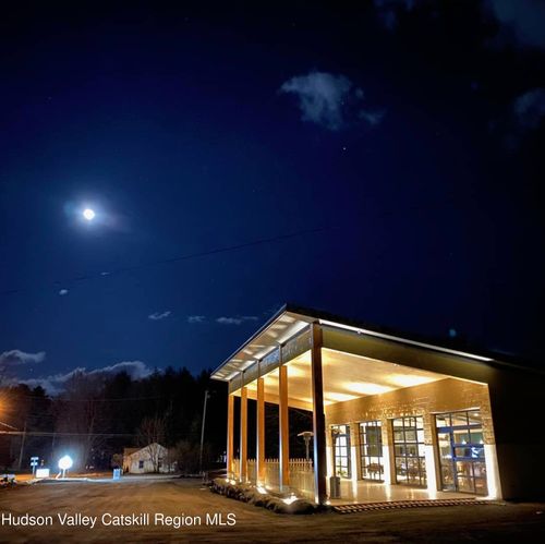 261 Tinker St, Woodstock, NY, 12498-1130 | Card Image