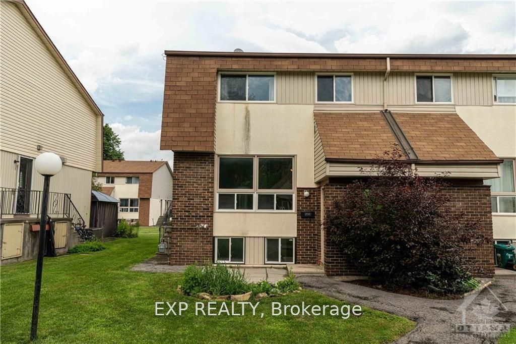 Residential Lease in Bells Corners and South to Fallowfield