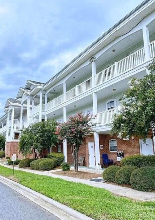 8913 Meadow Vista Rd, Charlotte, NC, 28213-5290 | Card Image