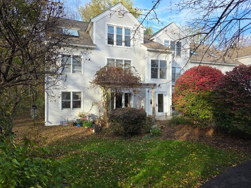 32-32 Salem Pl, Amherst, MA, 01002-1887 | Card Image