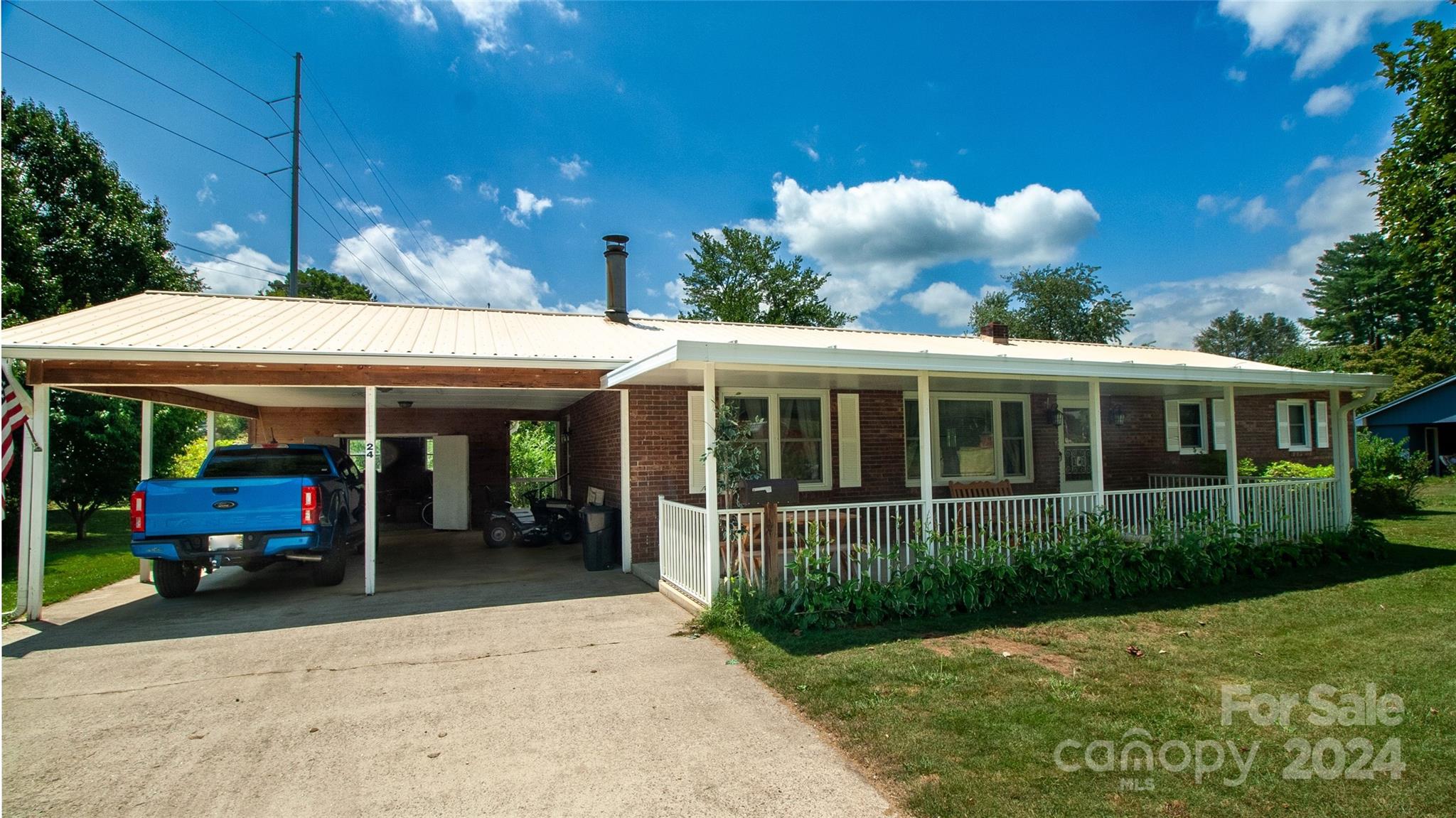 Palmer Dr, Franklin, NC 28734