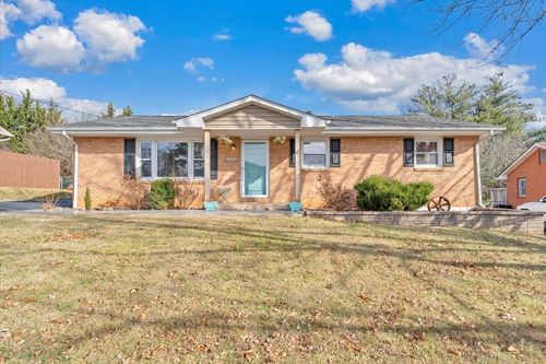 5923 Village Ln, Roanoke, VA, 24019-4931 | Card Image