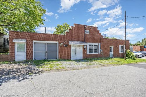 111 W Starmount Ave, Liberty, NC, 27298-8725 | Card Image