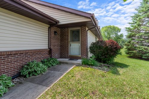 612 Wellington Dr, West Bend, WI, 53090-2875 | Card Image