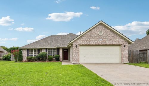 4611 S 200th East Ave, Broken Arrow, OK, 74014-1431 | Card Image