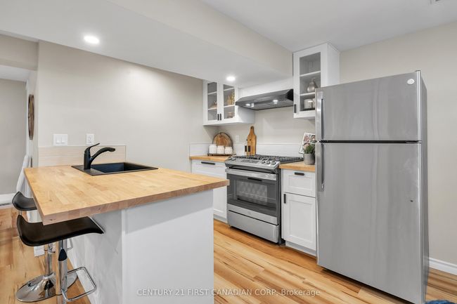 180 Gammage St, House other with 5 bedrooms, 2 bathrooms and 2 parking in London ON | Image 34