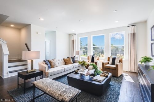 53-53 Eastwood Ter, East Hanover, NJ, 07936-2037 | Card Image