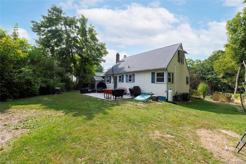 1 Essex Rd, Poughkeepsie, NY, 12601-5416 | Card Image