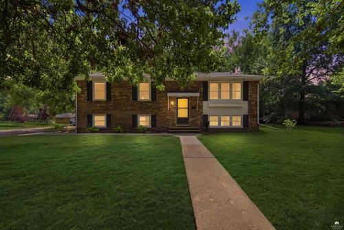 1832 Vaughn, Manhattan, KS, 66502 | Card Image