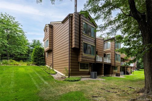 107 Treetop Cir, Nanuet, NY, 10954-1007 | Card Image