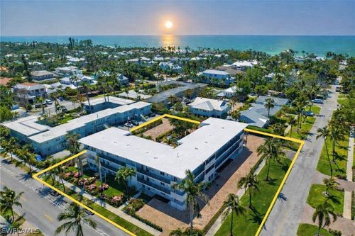 apt-106-250 7th Ave S, NAPLES, FL, 34102-6871 | Card Image