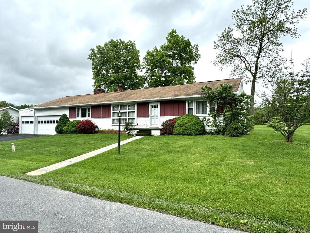 Lingles Ln, Lewistown, PA 17044